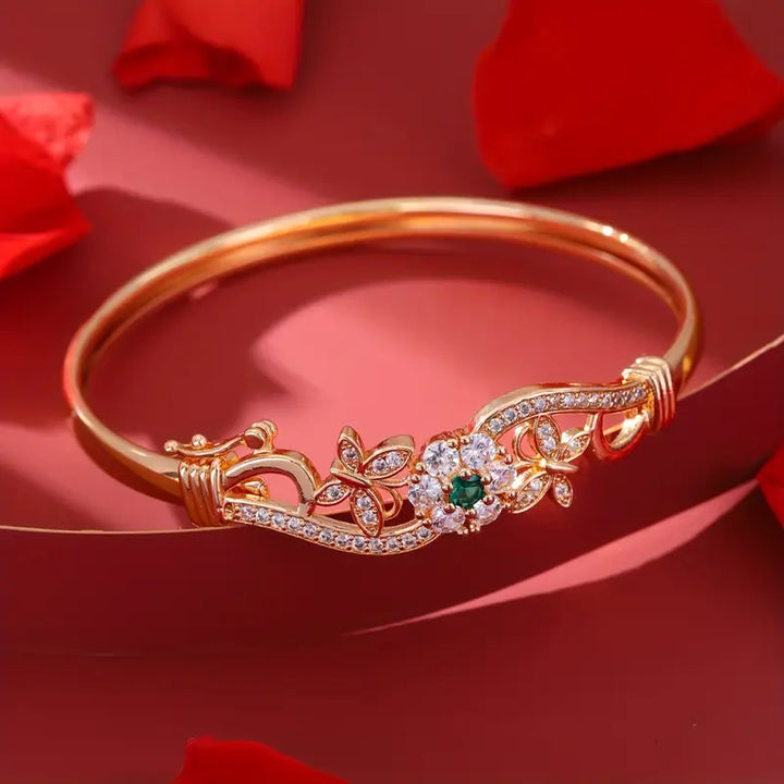 Gold Bracelet for Women | Isla Beaumont Timeless Chain Bracelet
