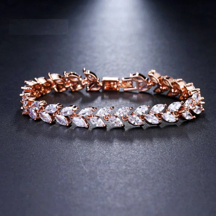 Gold Leaf Bracelet | Delicate Botanical Design for Everyday Elegance