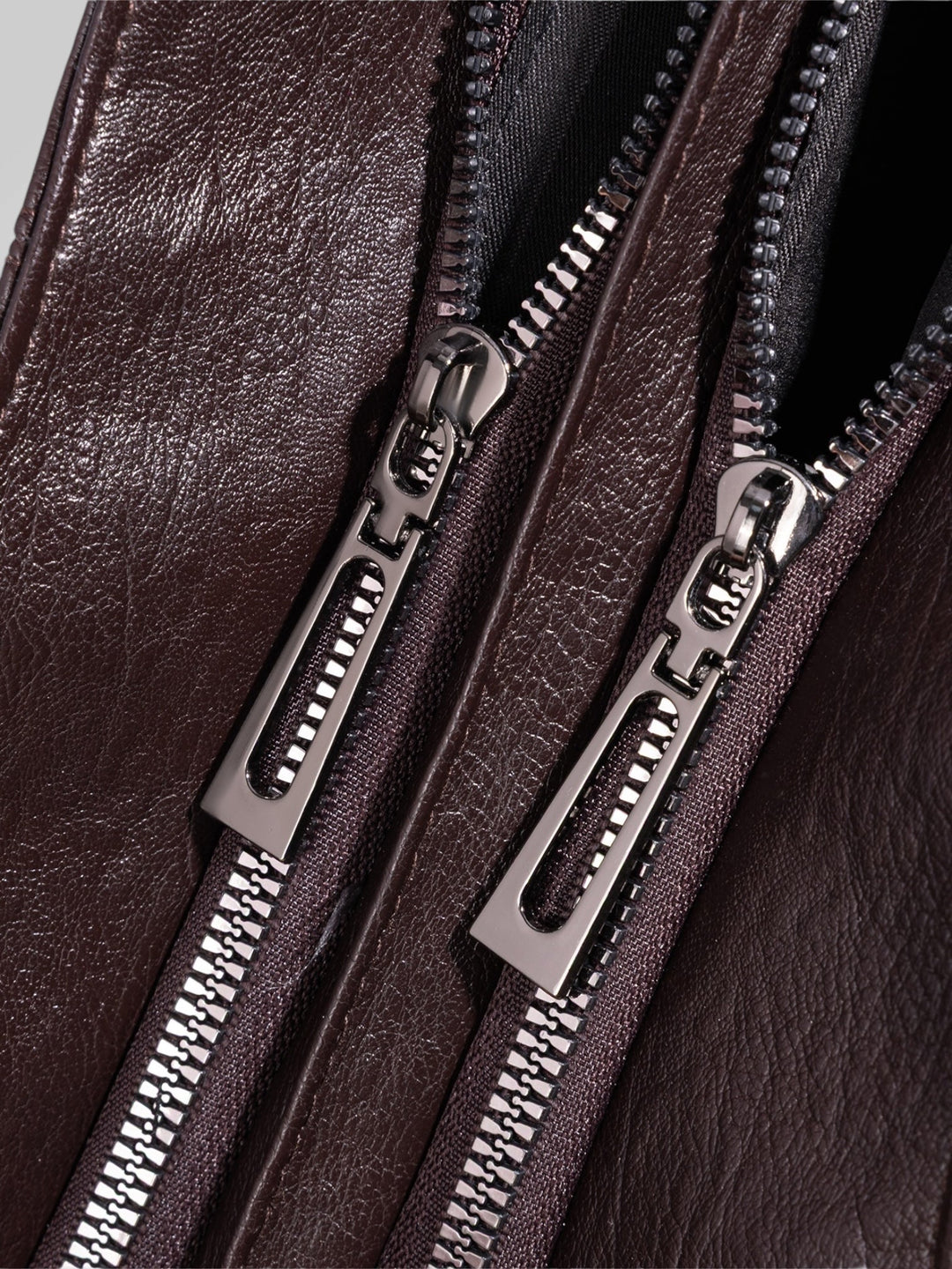 Lightweight Crossbody Bag with Multiple Pockets for Everyday