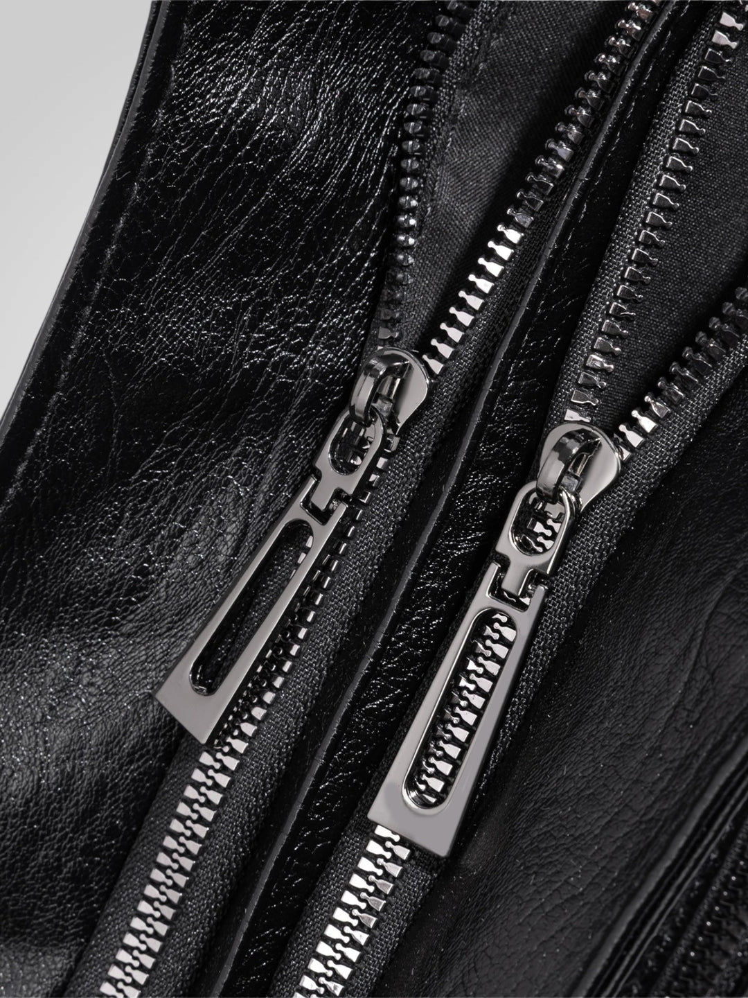 Lightweight Crossbody Bag with Multiple Pockets for Everyday