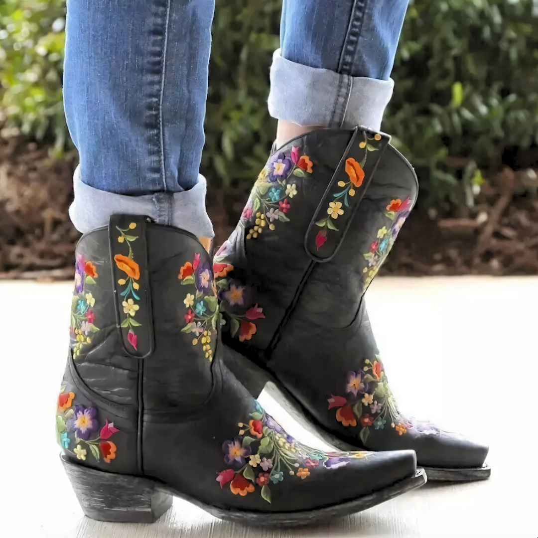 Western Cowgirl Boots for Women Red Floral Embroidered Pointed Toe